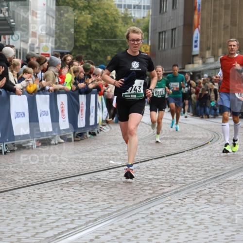 05.10.2025 - 20. swb-Marathon Bremen Strokosch-Dieckow http://msf.ph/oto/9260854 05.10.2025 12:57:11 Ziel 1801, 2497, 2743, 6566 meine-sportfotos.de
