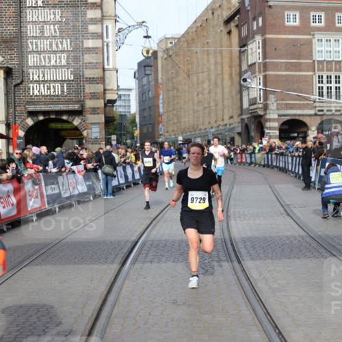 05.10.2025 - 20. swb-Marathon Bremen Yannick Fuchs http://msf.ph/oto/9260861 05.10.2025 10:48:49 Ziel 9261, 9406, 9729, 10303, 10799, 11096 meine-sportfotos.de