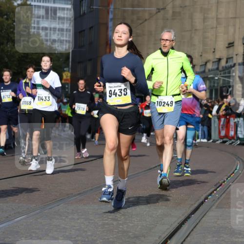 05.10.2025 - 20. swb-Marathon Bremen Strokosch-Dieckow http://msf.ph/oto/9260869 05.10.2025 11:06:10 Ziel 7979, 9228, 9387, 9438, 9523, 9712, 9786, 10100, 10152, 10192, 10243, 10249, 10374, 10404, 10462, 10623, 10848, 11065, 11092, 11169, 11231, 11296, 11433 meine-sportfotos.de