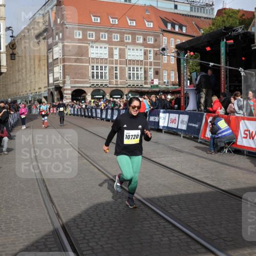 05.10.2025 - 20. swb-Marathon Bremen Yannick Fuchs http://msf.ph/oto/9260883 05.10.2025 11:20:46 Ziel 10720 meine-sportfotos.de