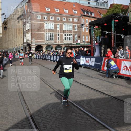 05.10.2025 - 20. swb-Marathon Bremen Yannick Fuchs http://msf.ph/oto/9260888 05.10.2025 11:20:46 Ziel 10720 meine-sportfotos.de