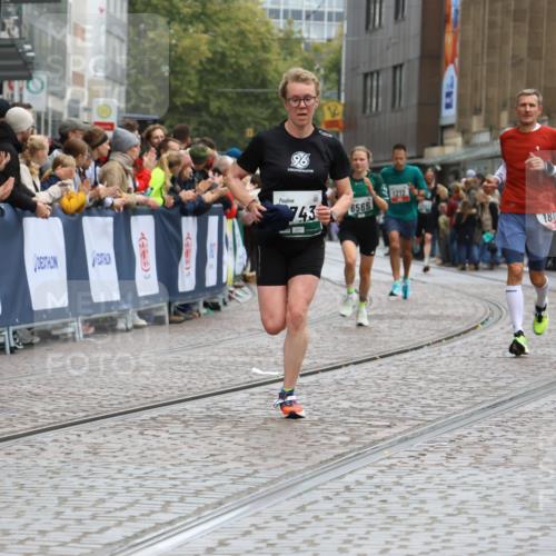 05.10.2025 - 20. swb-Marathon Bremen Strokosch-Dieckow http://msf.ph/oto/9260889 05.10.2025 12:57:11 Ziel 1801, 2497, 2743, 6566 meine-sportfotos.de
