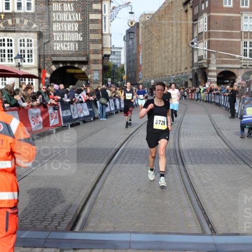 05.10.2025 - 20. swb-Marathon Bremen Yannick Fuchs http://msf.ph/oto/9260892 05.10.2025 10:48:49 Ziel 9261, 9406, 9729, 10303, 10799, 11096 meine-sportfotos.de