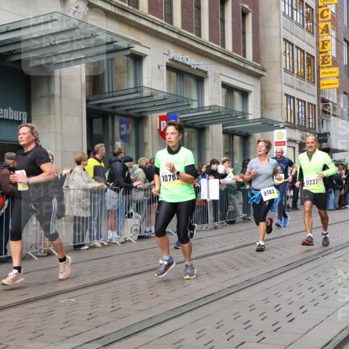 05.10.2025 - 20. swb-Marathon Bremen Strokosch-Dieckow http://msf.ph/oto/9260897 05.10.2025 11:00:58 Ziel 9182, 9286, 9443, 9613, 9880, 9925, 10157, 10336, 10477, 10544, 10630, 10762, 10914, 11194, 11337, 11338, 11524, 11597, 11633, 11680, 11688, 11719, 9182, 9286, 9443, 9613, 9880, 9925, 10157, 10336, 10477, 10544, 10630, 10762, 10914, 11194, 11337, 11338, 11524, 11597, 11633, 11680, 11688, 11719 meine-sportfotos.de