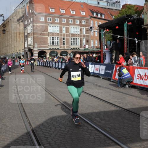 05.10.2025 - 20. swb-Marathon Bremen Yannick Fuchs http://msf.ph/oto/9260898 05.10.2025 11:20:46 Ziel 10720 meine-sportfotos.de