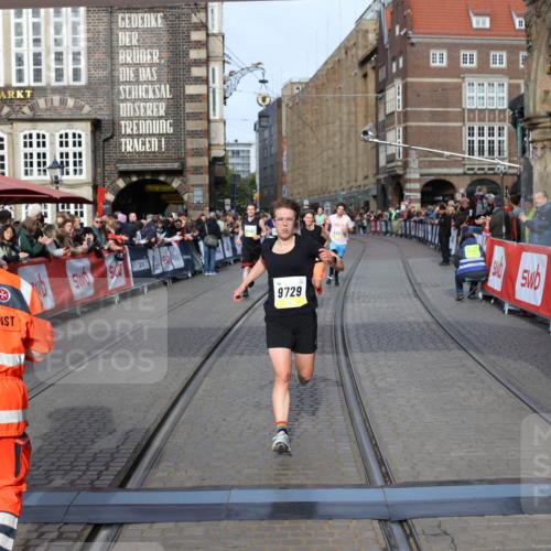 05.10.2025 - 20. swb-Marathon Bremen Yannick Fuchs http://msf.ph/oto/9260901 05.10.2025 10:48:50 Ziel 9261, 9406, 9482, 9729, 10303, 10799, 11096 meine-sportfotos.de