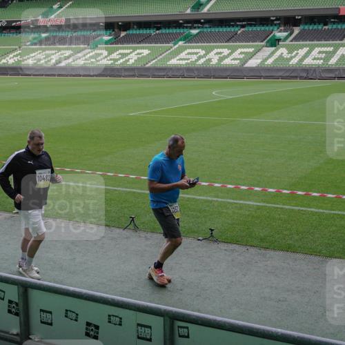 05.10.2025 - 20. swb-Marathon Bremen Michael Burmester http://msf.ph/oto/9260902 05.10.2025 10:55:10 Laufen im Stadion 7174, 9257, 9629, 10401, 10482, 10765 meine-sportfotos.de