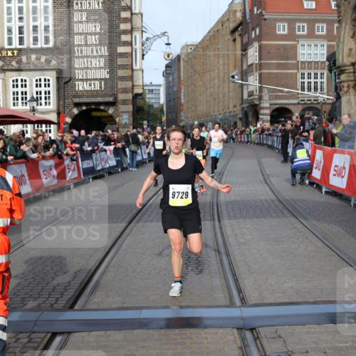 05.10.2025 - 20. swb-Marathon Bremen Yannick Fuchs http://msf.ph/oto/9260919 05.10.2025 10:48:50 Ziel 9261, 9406, 9482, 9729, 10303, 10799, 11096 meine-sportfotos.de