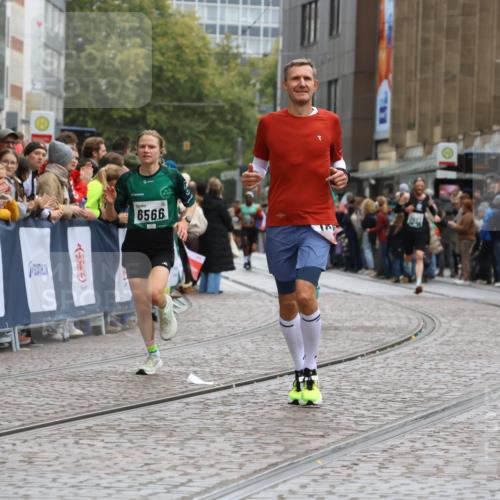 05.10.2025 - 20. swb-Marathon Bremen Strokosch-Dieckow http://msf.ph/oto/9260921 05.10.2025 12:57:13 Ziel 1212, 1801, 2743, 6566 meine-sportfotos.de