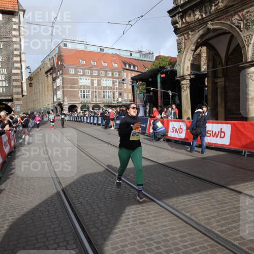 05.10.2025 - 20. swb-Marathon Bremen Yannick Fuchs http://msf.ph/oto/9260922 05.10.2025 11:20:46 Ziel 10720 meine-sportfotos.de
