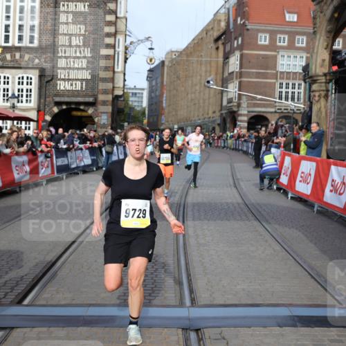 05.10.2025 - 20. swb-Marathon Bremen Yannick Fuchs http://msf.ph/oto/9260933 05.10.2025 10:48:50 Ziel 9261, 9406, 9482, 9729, 10303, 10799, 11096 meine-sportfotos.de