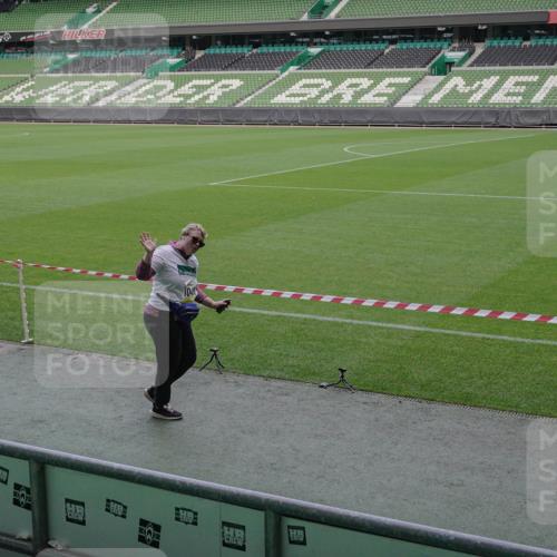 05.10.2025 - 20. swb-Marathon Bremen Michael Burmester http://msf.ph/oto/9260940 05.10.2025 10:55:17 Laufen im Stadion 7174, 9257, 9629, 10401, 10482, 10761, 10765 meine-sportfotos.de