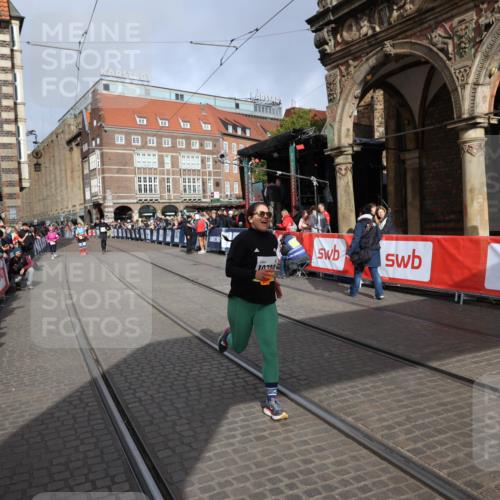 05.10.2025 - 20. swb-Marathon Bremen Yannick Fuchs http://msf.ph/oto/9260944 05.10.2025 11:20:46 Ziel 10720 meine-sportfotos.de
