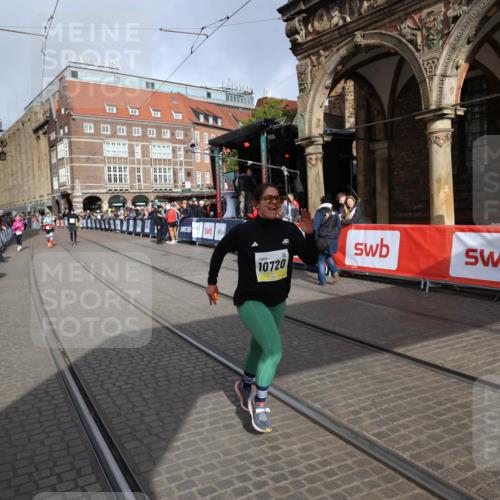 05.10.2025 - 20. swb-Marathon Bremen Yannick Fuchs http://msf.ph/oto/9260951 05.10.2025 11:20:46 Ziel 10720 meine-sportfotos.de