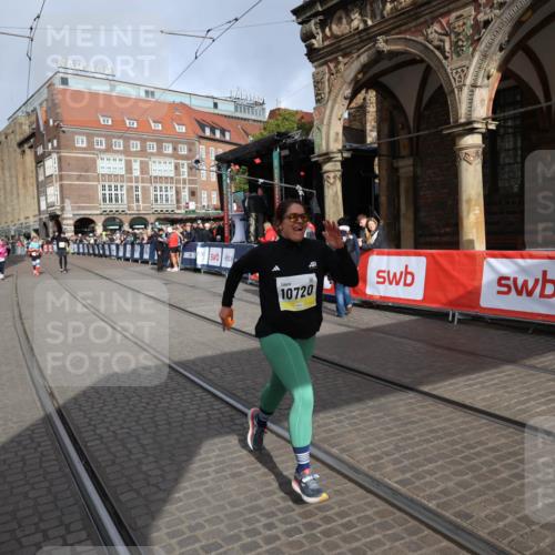 05.10.2025 - 20. swb-Marathon Bremen Yannick Fuchs http://msf.ph/oto/9260962 05.10.2025 11:20:46 Ziel 10720 meine-sportfotos.de