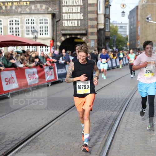 05.10.2025 - 20. swb-Marathon Bremen Yannick Fuchs http://msf.ph/oto/9260966 05.10.2025 10:48:52 Ziel 9261, 9482, 9729, 10303, 10799 meine-sportfotos.de