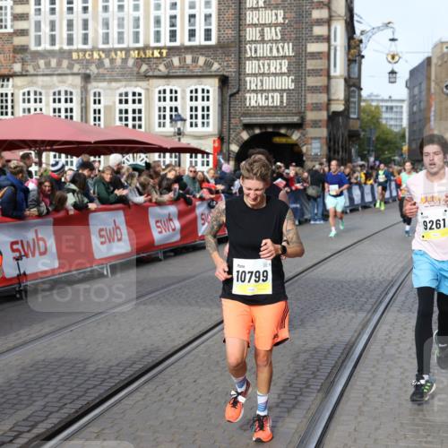 05.10.2025 - 20. swb-Marathon Bremen Yannick Fuchs http://msf.ph/oto/9260975 05.10.2025 10:48:52 Ziel 9261, 9482, 9729, 10303, 10799 meine-sportfotos.de