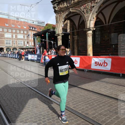 05.10.2025 - 20. swb-Marathon Bremen Yannick Fuchs http://msf.ph/oto/9260984 05.10.2025 11:20:47 Ziel 10720 meine-sportfotos.de