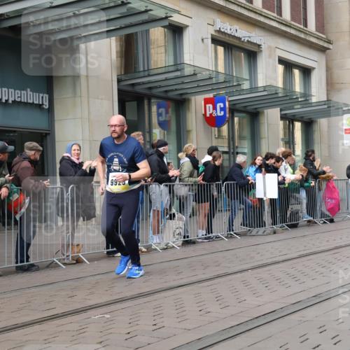 05.10.2025 - 20. swb-Marathon Bremen Strokosch-Dieckow http://msf.ph/oto/9260985 05.10.2025 11:01:00 Ziel 7908, 9182, 9286, 9371, 9443, 9613, 9880, 9925, 10157, 10336, 10544, 10762, 10914, 11194, 11337, 11338, 11493, 11524, 11597, 11633, 11680, 11688, 7908, 9182, 9286, 9371, 9443, 9613, 9880, 9925, 10157, 10336, 10544, 10762, 10914, 11194, 11337, 11338, 11493, 11524, 11597, 11633, 11680, 11688 meine-sportfotos.de