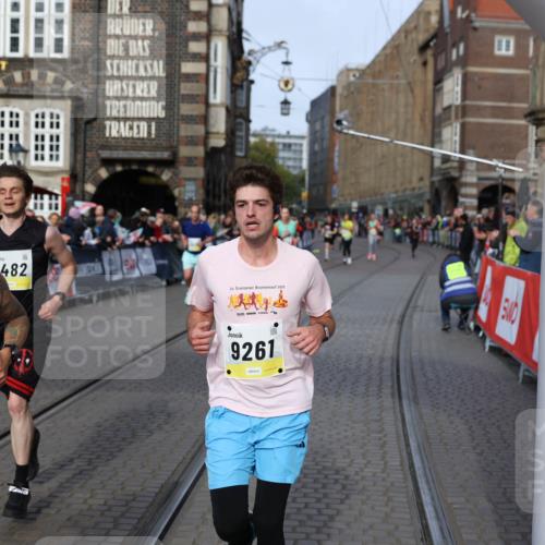05.10.2025 - 20. swb-Marathon Bremen Yannick Fuchs http://msf.ph/oto/9260998 05.10.2025 10:48:53 Ziel 9261, 9482, 9729, 10799 meine-sportfotos.de