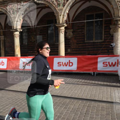 05.10.2025 - 20. swb-Marathon Bremen Yannick Fuchs http://msf.ph/oto/9261007 05.10.2025 11:20:47 Ziel 10720 meine-sportfotos.de