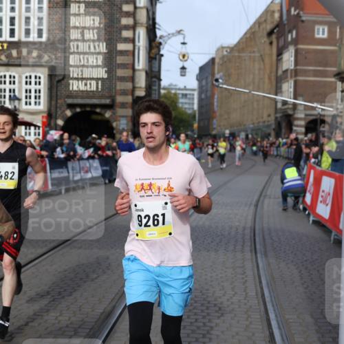 05.10.2025 - 20. swb-Marathon Bremen Yannick Fuchs http://msf.ph/oto/9261008 05.10.2025 10:48:53 Ziel 9261, 9482, 9729, 10799 meine-sportfotos.de