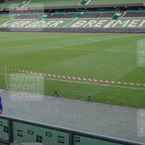 05.10.2025 - 20. swb-Marathon Bremen Michael Burmester http://msf.ph/oto/9261012 05.10.2025 10:56:04 Laufen im Stadion 9629, 10761, 10765, 11419, 9629 meine-sportfotos.de