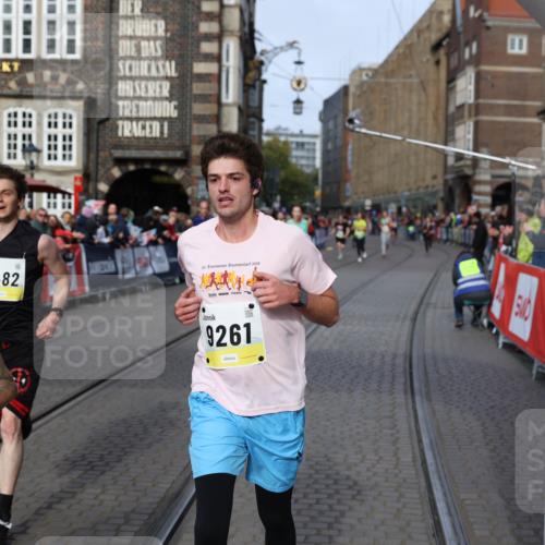 05.10.2025 - 20. swb-Marathon Bremen Yannick Fuchs http://msf.ph/oto/9261014 05.10.2025 10:48:53 Ziel 9261, 9482, 9729, 10799 meine-sportfotos.de