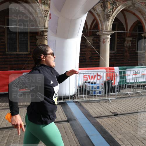 05.10.2025 - 20. swb-Marathon Bremen Yannick Fuchs http://msf.ph/oto/9261020 05.10.2025 11:20:47 Ziel 10720 meine-sportfotos.de
