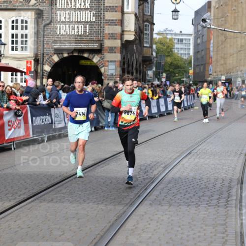 05.10.2025 - 20. swb-Marathon Bremen Yannick Fuchs http://msf.ph/oto/9261049 05.10.2025 10:48:55 Ziel 7414, 9261, 9482, 9674, 9729, 10799 meine-sportfotos.de