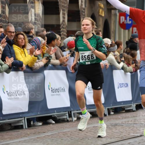 05.10.2025 - 20. swb-Marathon Bremen Strokosch-Dieckow http://msf.ph/oto/9261053 05.10.2025 12:57:15 Ziel 1212, 1801, 6566 meine-sportfotos.de