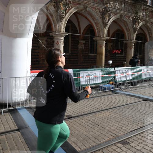 05.10.2025 - 20. swb-Marathon Bremen Yannick Fuchs http://msf.ph/oto/9261054 05.10.2025 11:20:47 Ziel 10720 meine-sportfotos.de