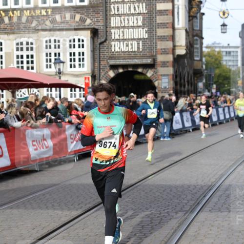 05.10.2025 - 20. swb-Marathon Bremen Yannick Fuchs http://msf.ph/oto/9261091 05.10.2025 10:48:56 Ziel 7414, 9261, 9482, 9674, 9729, 10047, 10799 meine-sportfotos.de