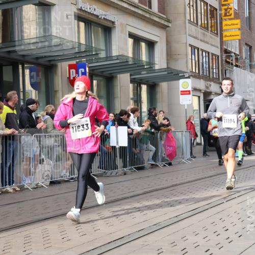 05.10.2025 - 20. swb-Marathon Bremen Strokosch-Dieckow http://msf.ph/oto/9261095 05.10.2025 11:01:08 Ziel 7908, 9278, 9286, 9322, 9371, 9432, 9925, 10026, 10030, 10056, 10157, 10324, 10336, 10562, 10762, 11194, 11223, 11463, 11493, 11633, 11680, 11688, 11732, 11733, 7908, 9278, 9286, 9322, 9371, 9432, 9925, 10026, 10030, 10056, 10157, 10324, 10336, 10562, 10762, 11194, 11223, 11463, 11493, 11633, 11680, 11688, 11732, 11733 meine-sportfotos.de