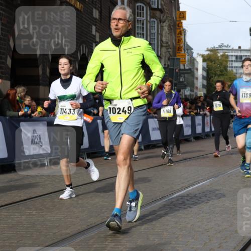 05.10.2025 - 20. swb-Marathon Bremen Strokosch-Dieckow http://msf.ph/oto/9261103 05.10.2025 11:06:14 Ziel 7979, 9205, 9228, 9387, 9523, 9712, 10152, 10192, 10243, 10249, 10374, 10404, 10848, 11065, 11092, 11169, 11296, 11433 meine-sportfotos.de