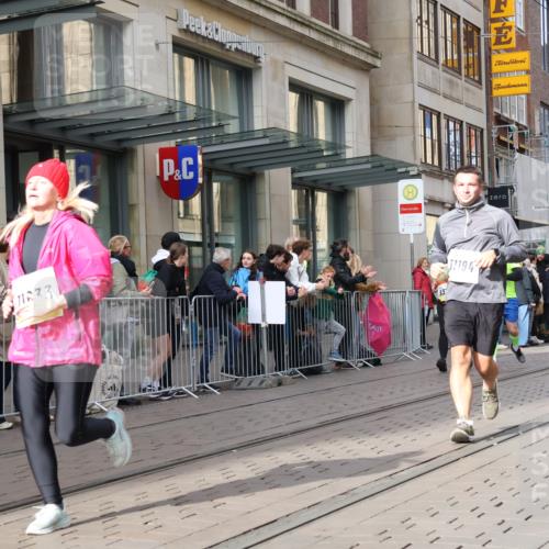 05.10.2025 - 20. swb-Marathon Bremen Strokosch-Dieckow http://msf.ph/oto/9261107 05.10.2025 11:01:09 Ziel 7908, 9278, 9286, 9322, 9371, 9432, 9925, 10026, 10030, 10056, 10157, 10324, 10336, 10562, 11194, 11223, 11463, 11493, 11633, 11680, 11688, 11732, 11733, 7908, 9278, 9286, 9322, 9371, 9432, 9925, 10026, 10030, 10056, 10157, 10324, 10336, 10562, 11194, 11223, 11463, 11493, 11633, 11680, 11688, 11732, 11733 meine-sportfotos.de