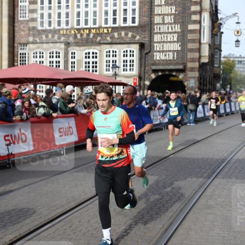 05.10.2025 - 20. swb-Marathon Bremen Yannick Fuchs http://msf.ph/oto/9261113 05.10.2025 10:48:57 Ziel 7414, 9261, 9482, 9674, 9729, 10047, 10799 meine-sportfotos.de