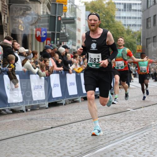 05.10.2025 - 20. swb-Marathon Bremen Strokosch-Dieckow http://msf.ph/oto/9261118 05.10.2025 12:57:25 Ziel 2683, 3817, 5028, 8211 meine-sportfotos.de