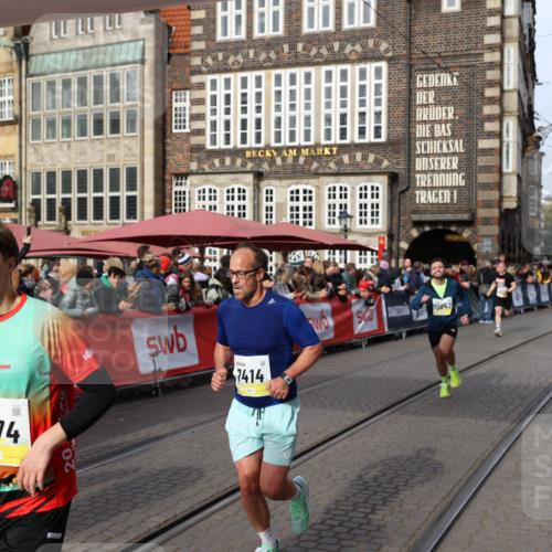 05.10.2025 - 20. swb-Marathon Bremen Yannick Fuchs http://msf.ph/oto/9261131 05.10.2025 10:48:58 Ziel 7414, 9255, 9261, 9482, 9674, 10047, 10799 meine-sportfotos.de