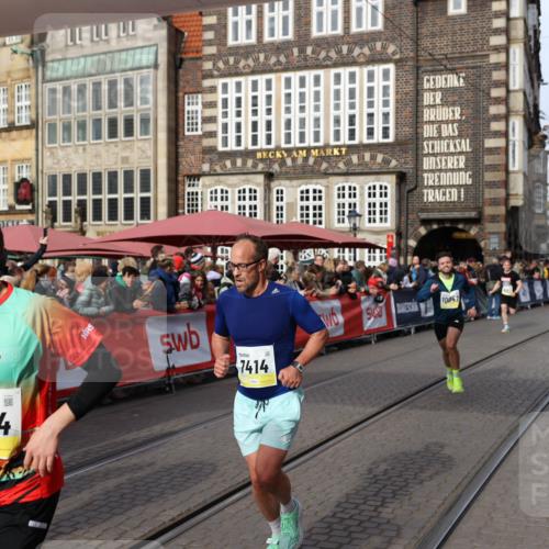 05.10.2025 - 20. swb-Marathon Bremen Yannick Fuchs http://msf.ph/oto/9261142 05.10.2025 10:48:58 Ziel 7414, 9255, 9261, 9482, 9674, 10047, 10799 meine-sportfotos.de