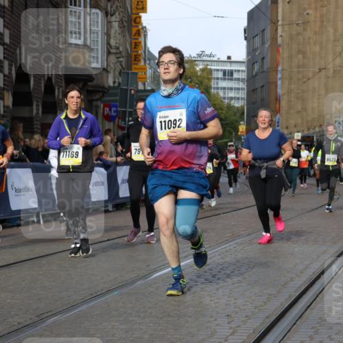 05.10.2025 - 20. swb-Marathon Bremen Strokosch-Dieckow http://msf.ph/oto/9261149 05.10.2025 11:06:15 Ziel 7979, 9205, 9228, 9387, 9523, 9712, 10152, 10243, 10249, 10374, 10404, 10848, 11065, 11092, 11169, 11233, 11296, 11433 meine-sportfotos.de