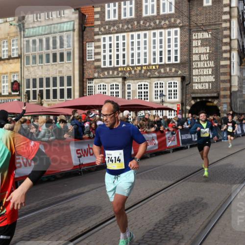 05.10.2025 - 20. swb-Marathon Bremen Yannick Fuchs http://msf.ph/oto/9261152 05.10.2025 10:48:58 Ziel 7414, 9255, 9261, 9482, 9674, 10047, 10799 meine-sportfotos.de