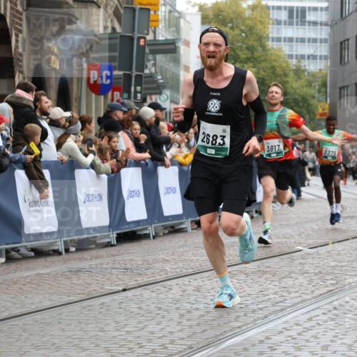 05.10.2025 - 20. swb-Marathon Bremen Strokosch-Dieckow http://msf.ph/oto/9261154 05.10.2025 12:57:25 Ziel 2683, 3817, 5028, 8211 meine-sportfotos.de