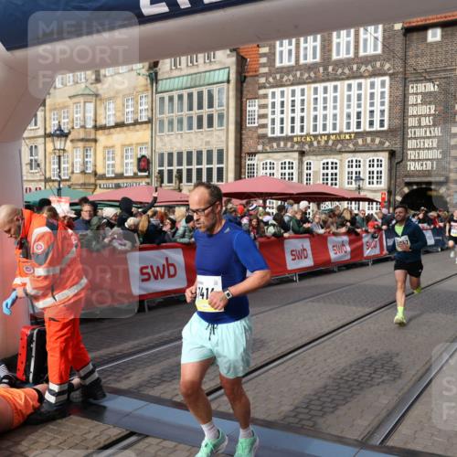 05.10.2025 - 20. swb-Marathon Bremen Yannick Fuchs http://msf.ph/oto/9261159 05.10.2025 10:48:58 Ziel 7414, 9255, 9261, 9482, 9674, 10047, 10799 meine-sportfotos.de