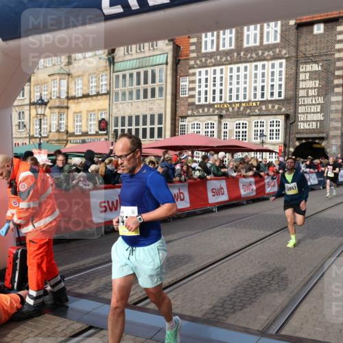 05.10.2025 - 20. swb-Marathon Bremen Yannick Fuchs http://msf.ph/oto/9261176 05.10.2025 10:48:58 Ziel 7414, 9255, 9261, 9482, 9674, 10047, 10799 meine-sportfotos.de