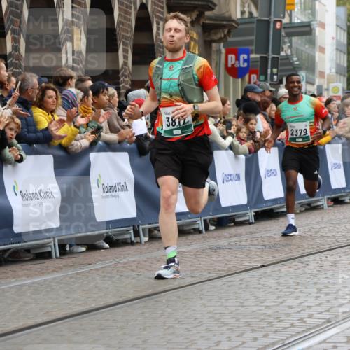 05.10.2025 - 20. swb-Marathon Bremen Strokosch-Dieckow http://msf.ph/oto/9261183 05.10.2025 12:57:28 Ziel 2683, 3817, 5028, 8211 meine-sportfotos.de