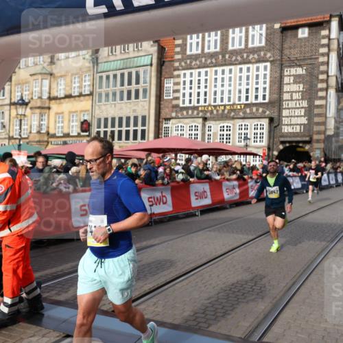 05.10.2025 - 20. swb-Marathon Bremen Yannick Fuchs http://msf.ph/oto/9261188 05.10.2025 10:48:58 Ziel 7414, 9255, 9261, 9482, 9674, 10047, 10799 meine-sportfotos.de