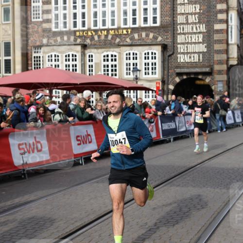 05.10.2025 - 20. swb-Marathon Bremen Yannick Fuchs http://msf.ph/oto/9261192 05.10.2025 10:48:59 Ziel 7414, 9255, 9261, 9482, 9583, 9674, 10047, 10799, 10877 meine-sportfotos.de