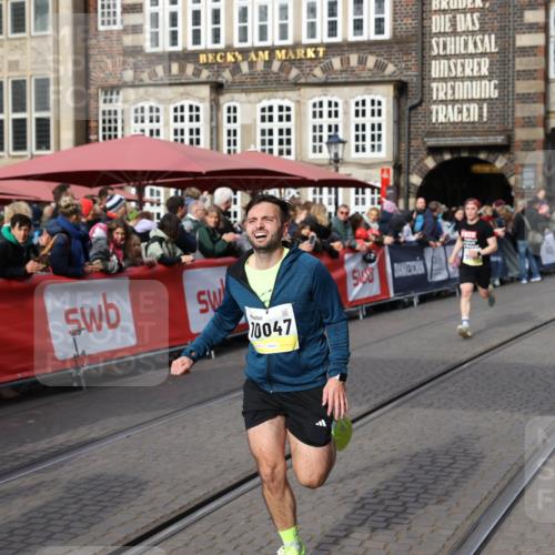 05.10.2025 - 20. swb-Marathon Bremen Yannick Fuchs http://msf.ph/oto/9261210 05.10.2025 10:48:59 Ziel 7414, 9255, 9261, 9482, 9583, 9674, 10047, 10799, 10877 meine-sportfotos.de