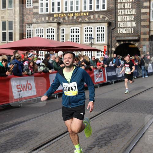05.10.2025 - 20. swb-Marathon Bremen Yannick Fuchs http://msf.ph/oto/9261216 05.10.2025 10:48:59 Ziel 7414, 9255, 9261, 9482, 9583, 9674, 10047, 10799, 10877 meine-sportfotos.de